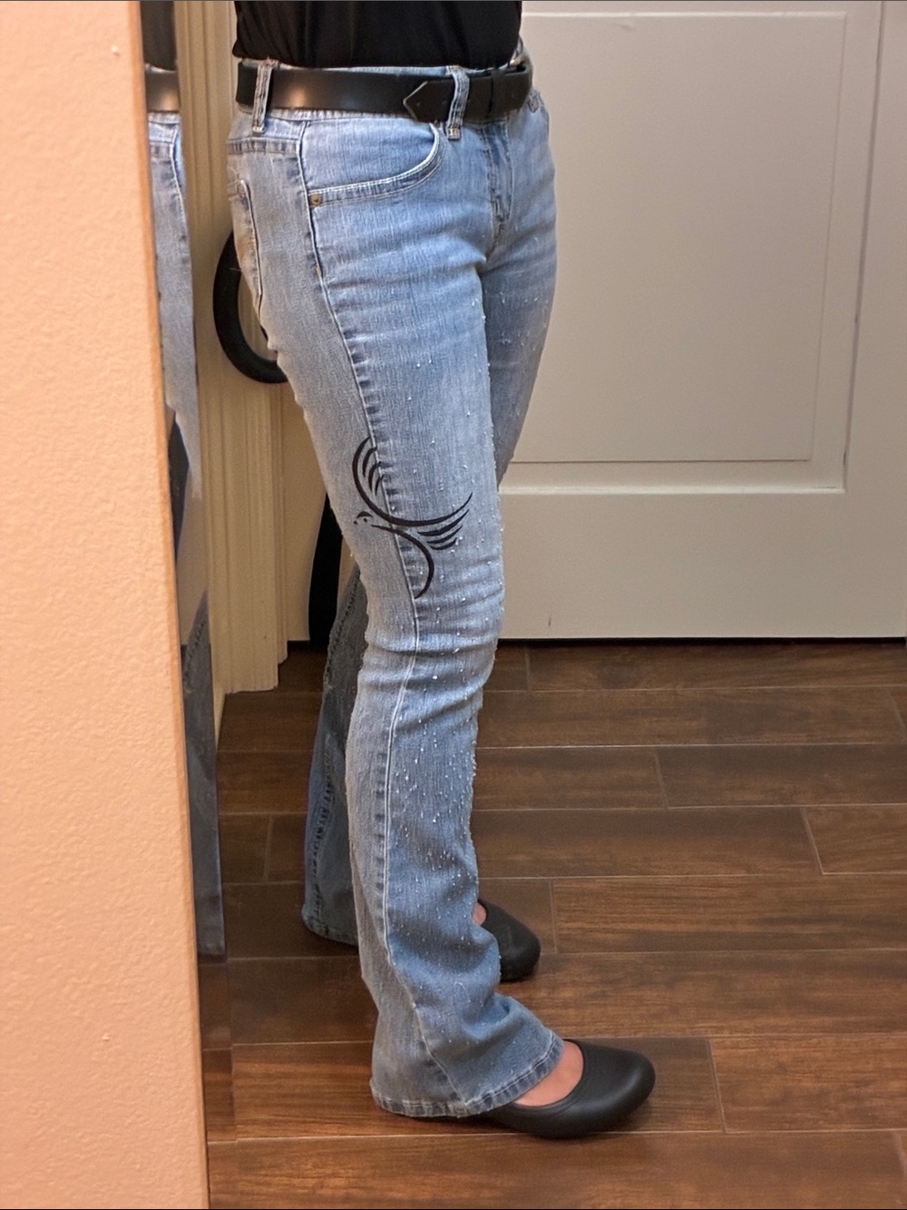 Women’s No Boundaries Distressed Shotgun Jeans w/Christian Hand Paintings, Size7 - Picture 11 of 16